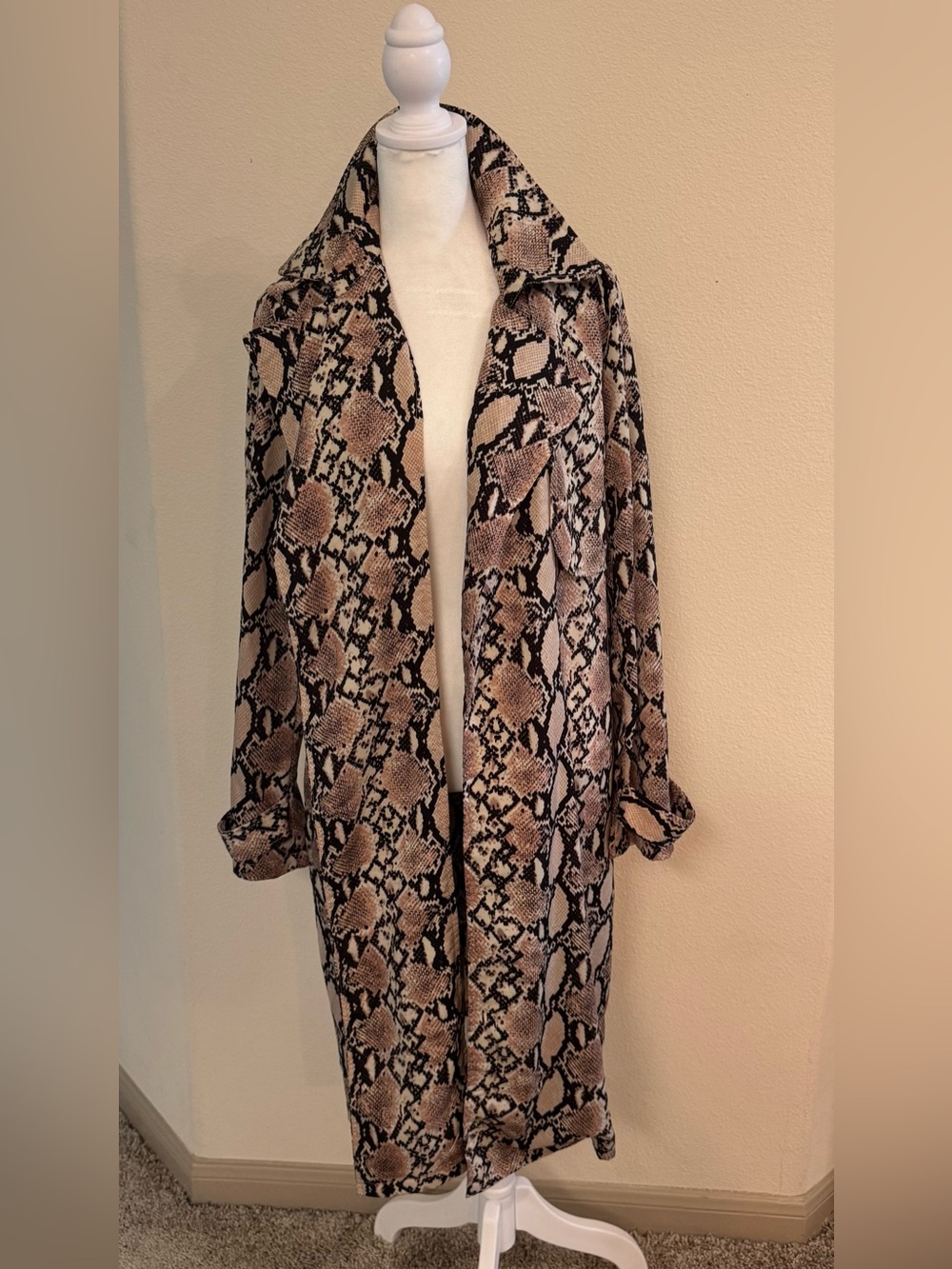 Lulu's Taupe Snake-Print Long Robe - Picture 5 of 8
